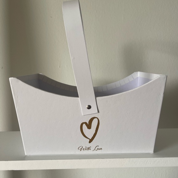 Gift box 🎁 - Picture 1 of 2